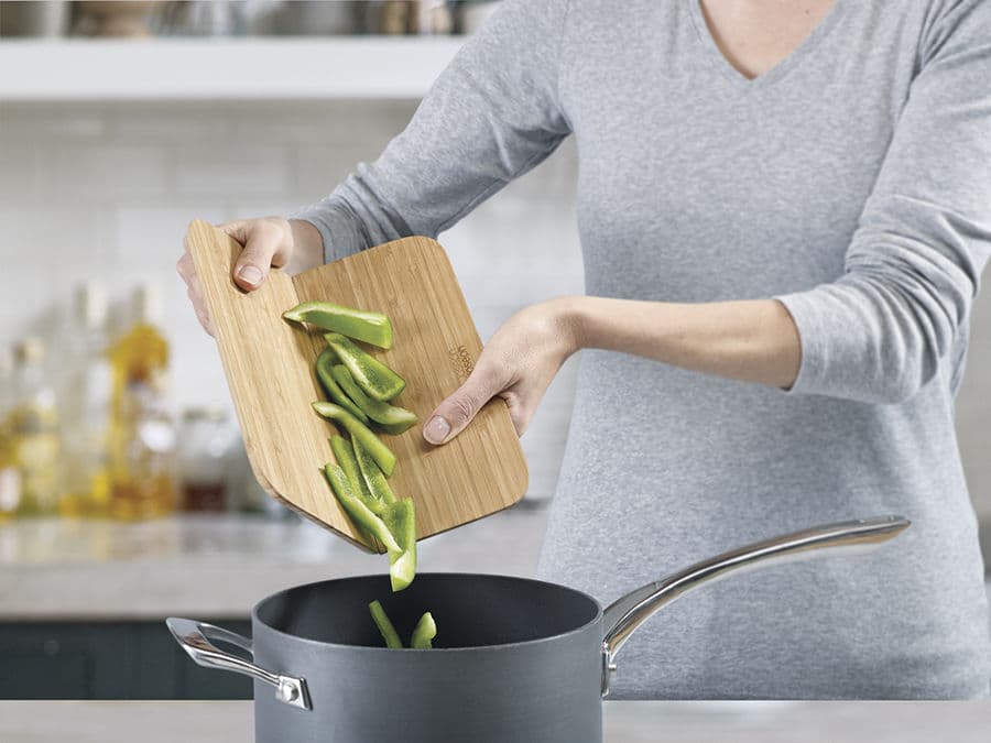 Доска разделочная Joseph Joseph Chop2Pot бамбук маленькая 60111