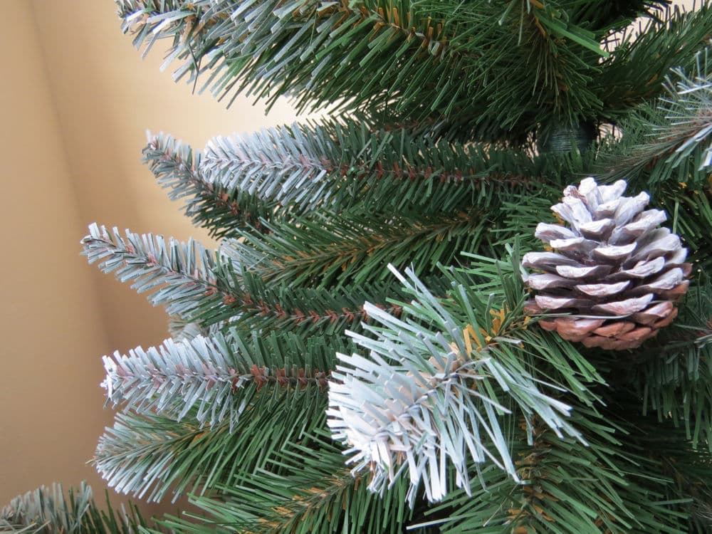 Искусственная ель Triumph Tree ИМПЕРАТРИЦА С ШИШКАМИ 155 СМ ЗАСНЕЖЕННАЯ