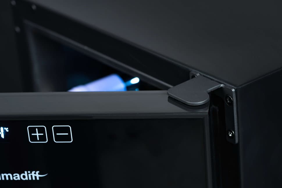 Отдельностоящий винный шкаф Climadiff CC18