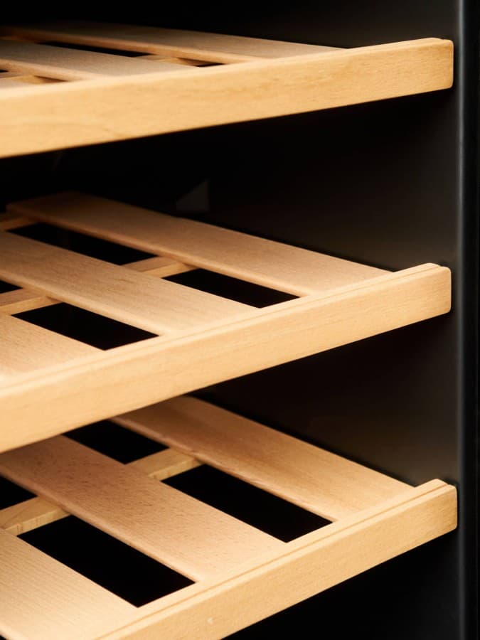 Отдельностоящий винный шкаф VinoSafe VSF16AM