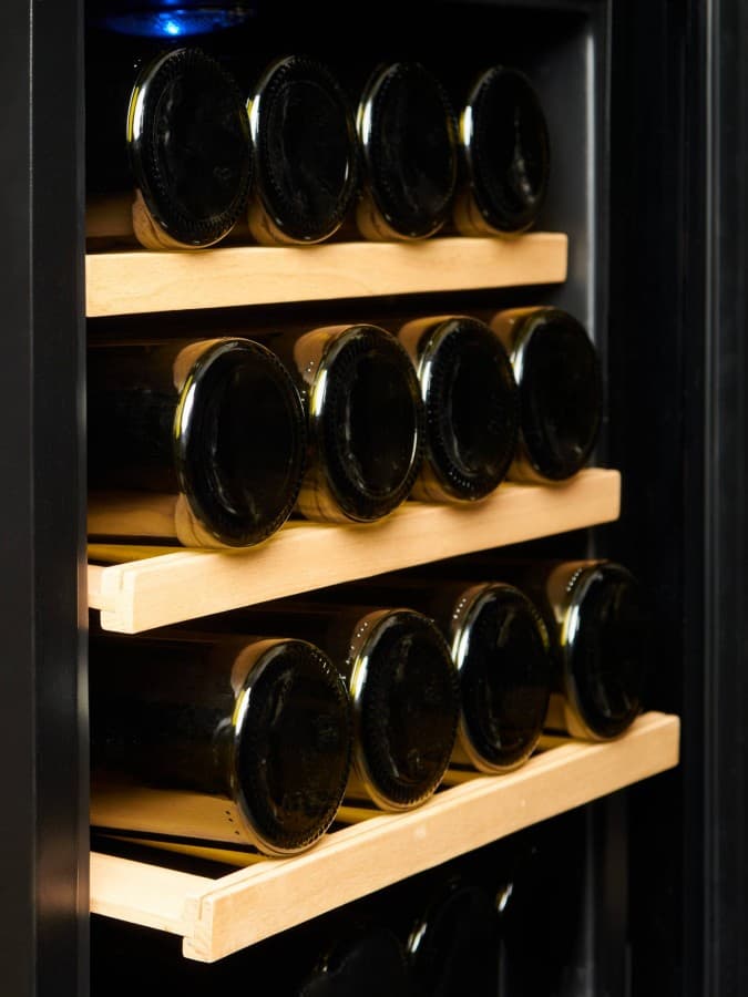 Отдельностоящий винный шкаф VinoSafe VSF16AM