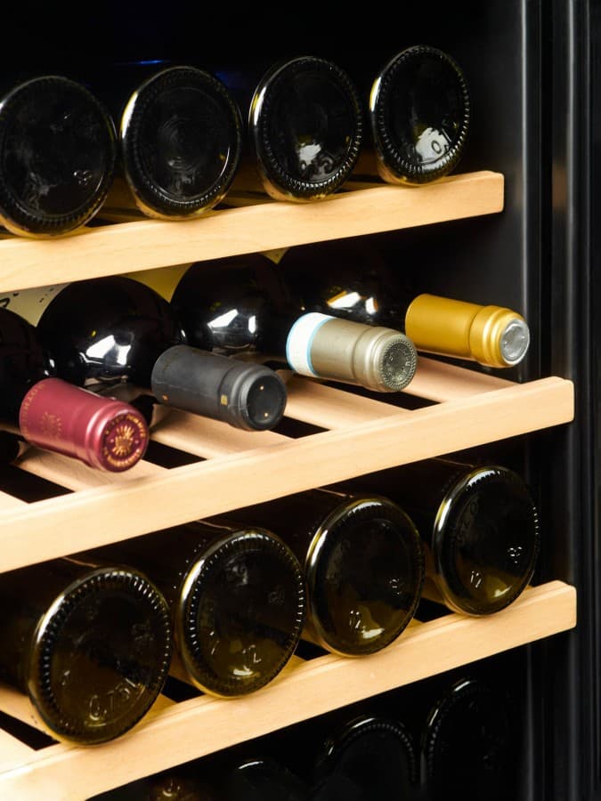 Отдельностоящий винный шкаф VinoSafe VSF16AM