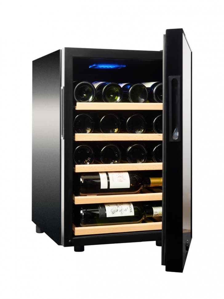 Отдельностоящий винный шкаф VinoSafe VSF21AM