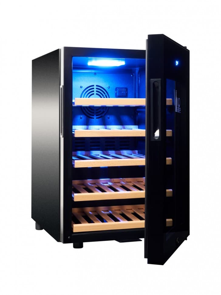 Отдельностоящий винный шкаф VinoSafe VSF21AM