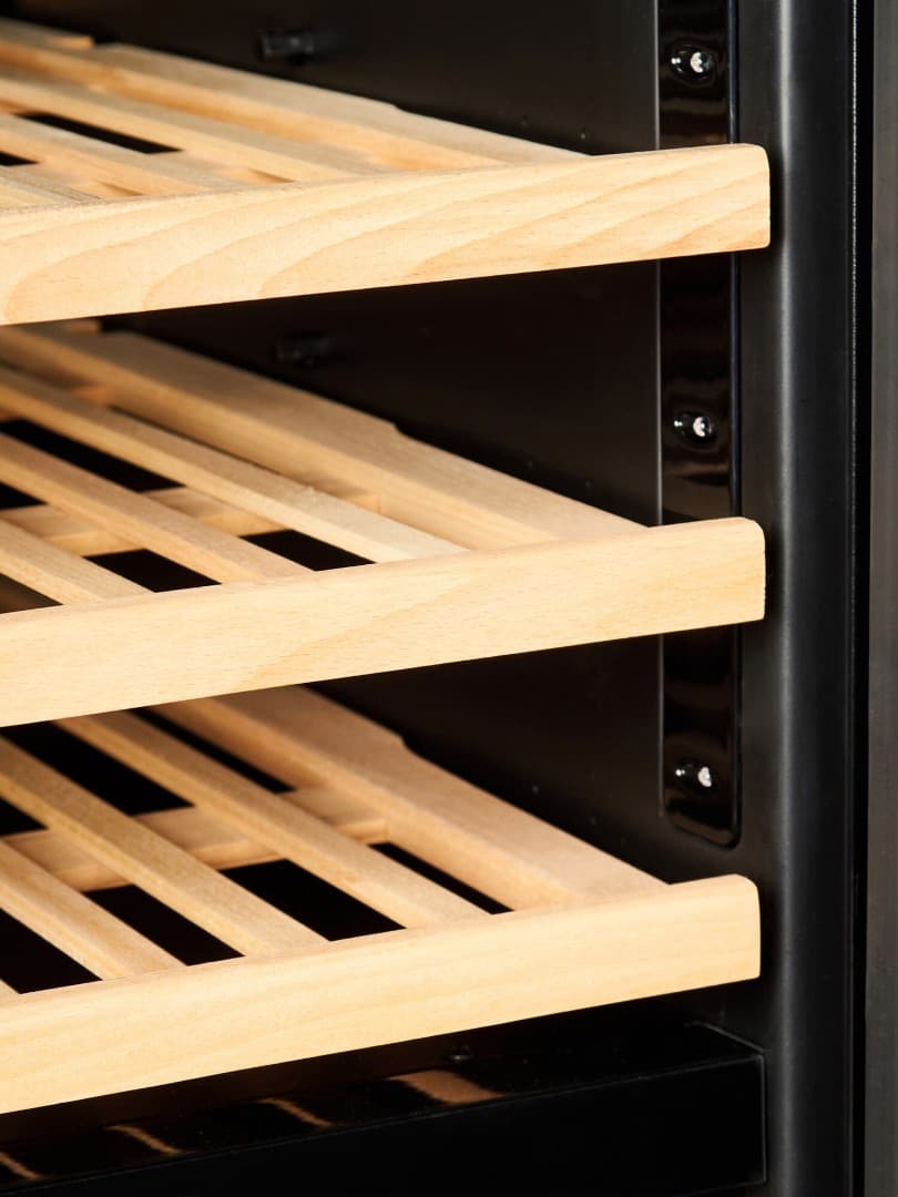 Отдельностоящий винный шкаф VinoSafe VSF32AM