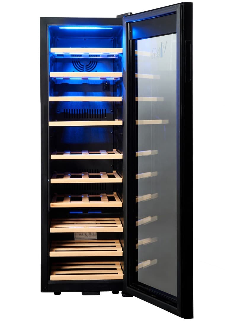 Отдельностоящий винный шкаф VinoSafe VSF38AM