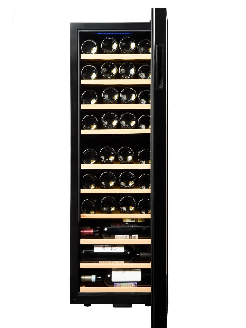 Отдельностоящий винный шкаф VinoSafe VSF38AM