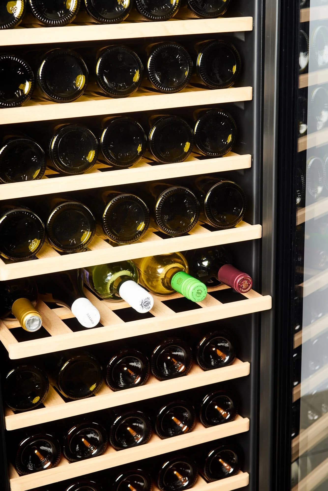 Отдельностоящий винный шкаф VinoSafe VSF51AM