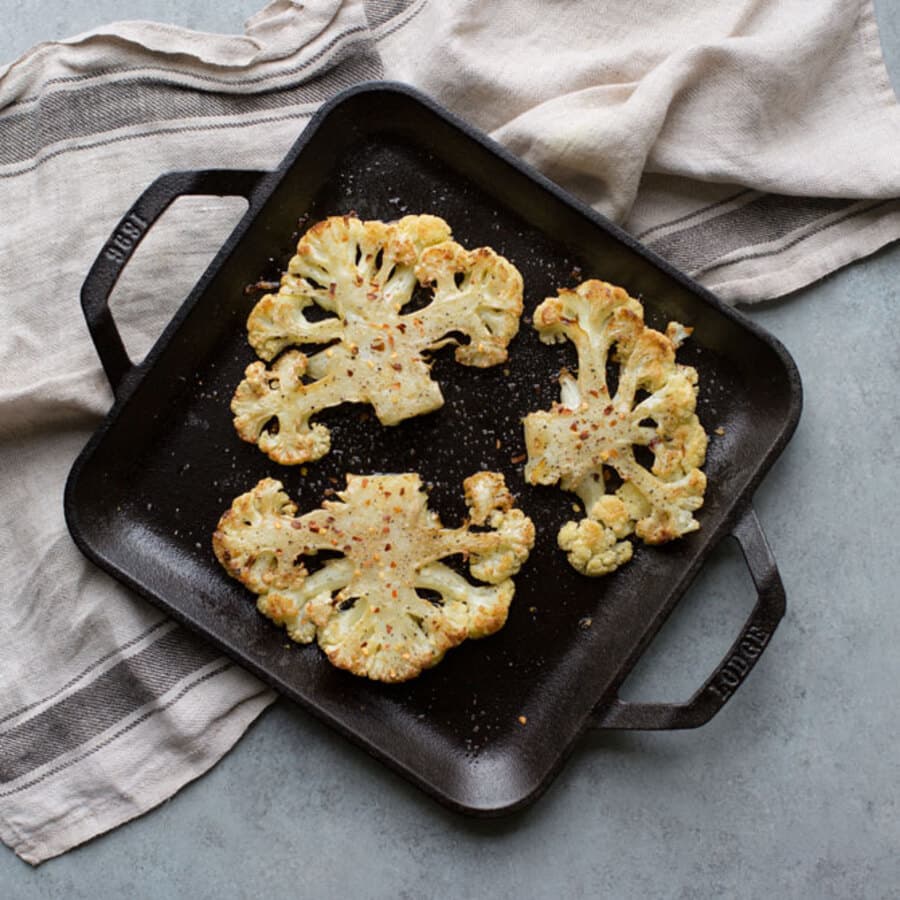 Сковорода Lodge Chef Collection LC11SGR квадратная с ручками 28 см, чугун, черный