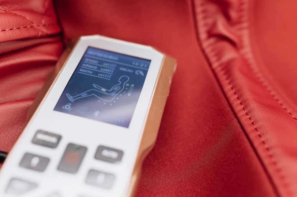 Массажное кресло Takasima Venerdi SFERA MS-615 (red)