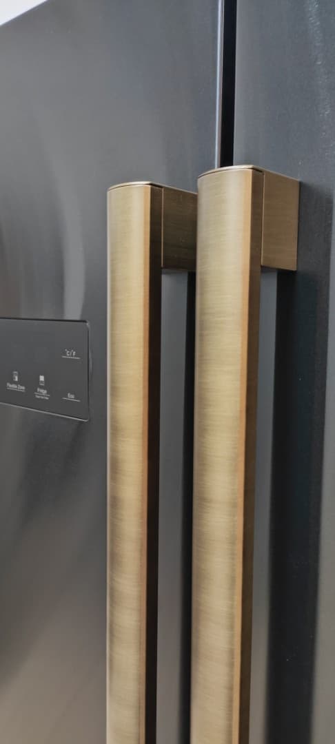 Отдельностоящий Side-by-Side холодильник GENCOOL GDCD-595WB