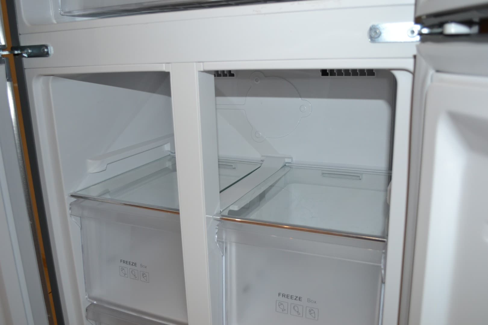 Отдельностоящий Side-by-Side холодильник GENCOOL GDCD-350WG