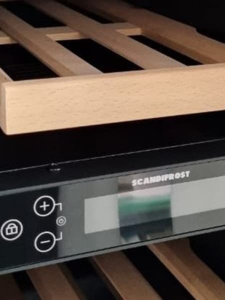 Встраиваемый винный шкаф SCANDIFROST WFG16CB