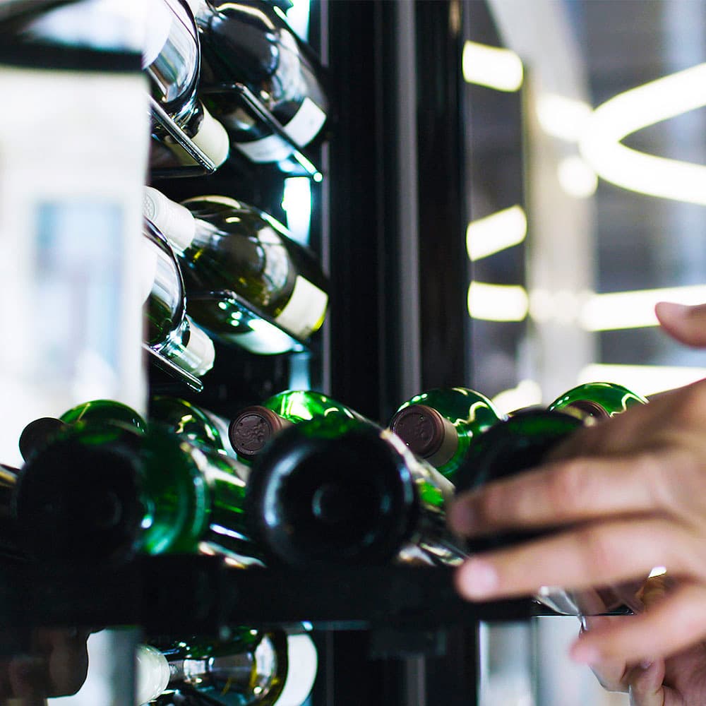 Отдельностоящий винный шкаф Temptech CPRO1800SX-24