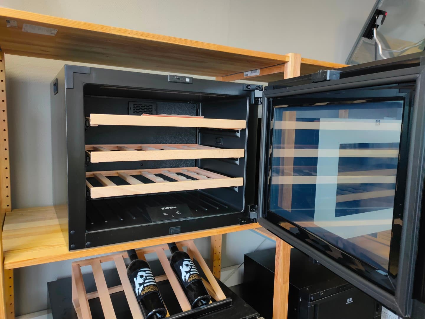 Встраиваемый винный шкаф MC Wine W24S