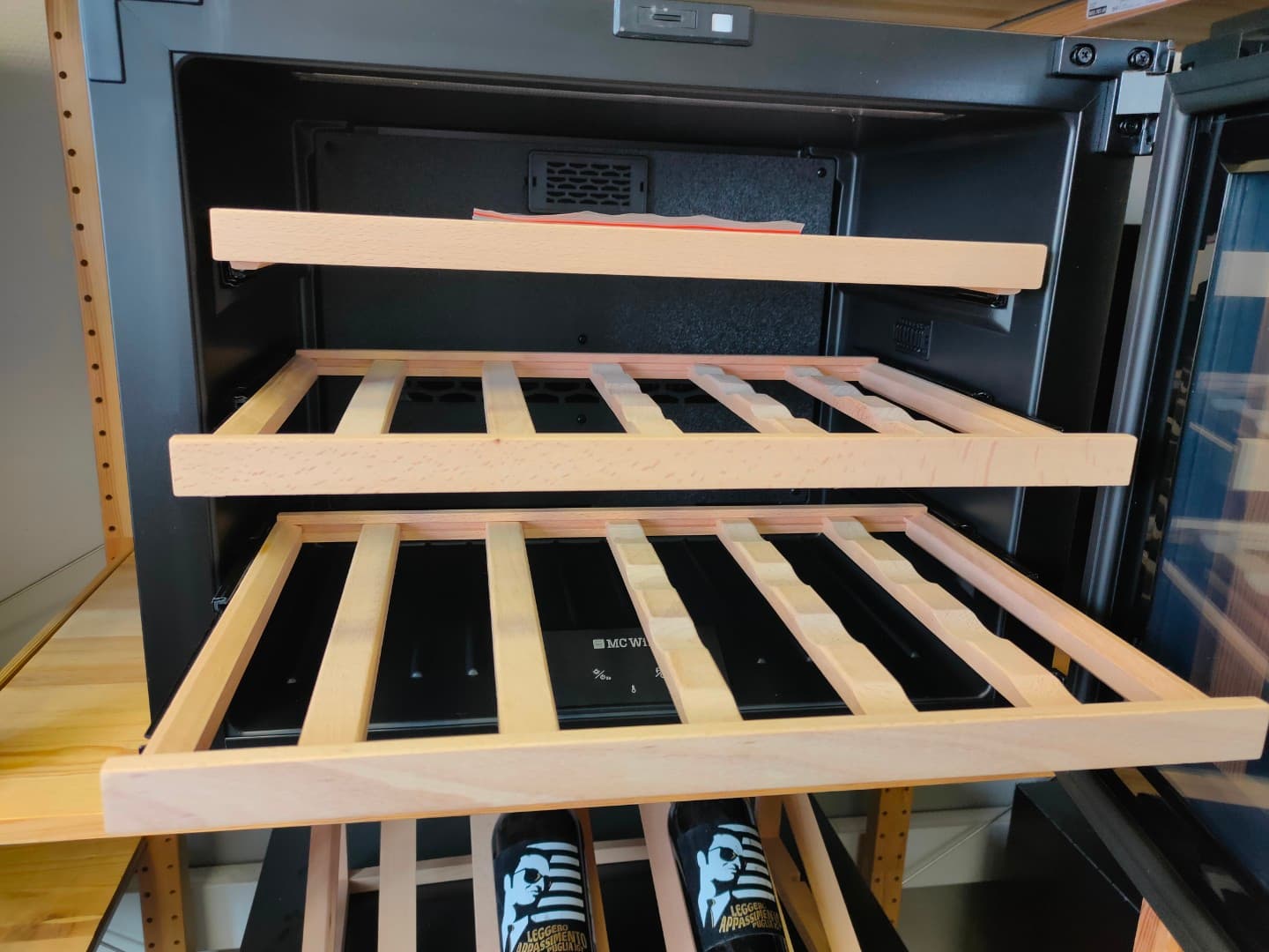 Встраиваемый винный шкаф MC Wine W24S