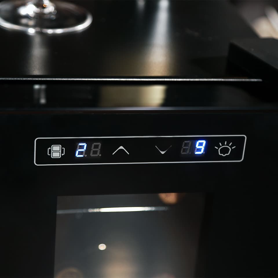 Отдельностоящий винный шкаф Cellar Private CP012-2E