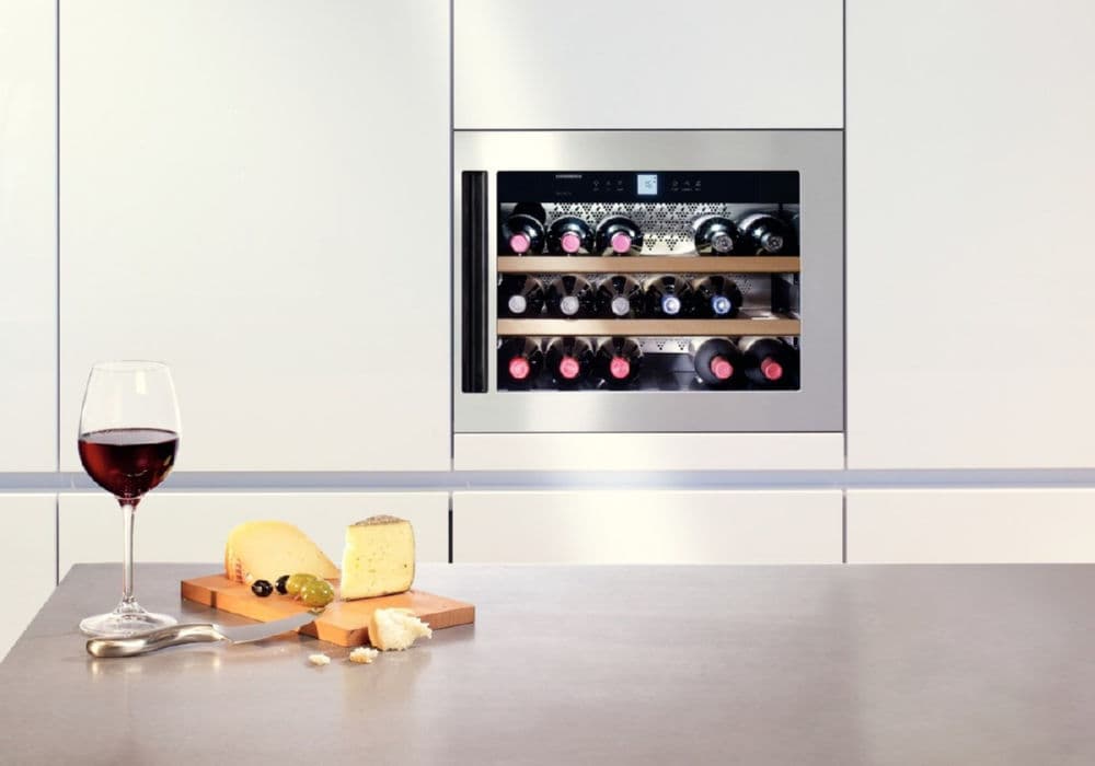 Встраиваемый винный шкаф Liebherr WKEes 553
