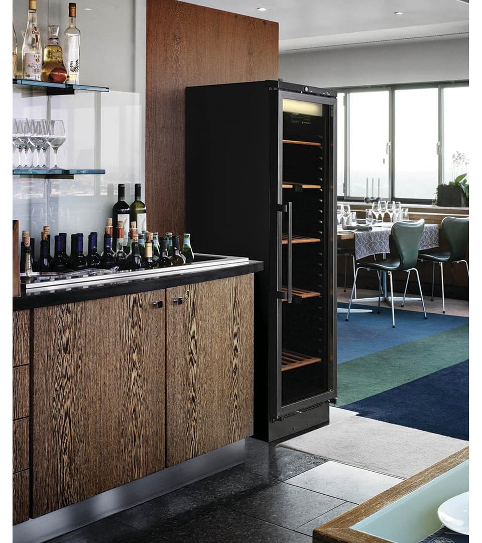 Отдельностоящий винный шкаф Vestfrost VKG 571 BR